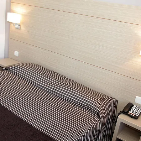 Le Mediterranee 호텔 루르드